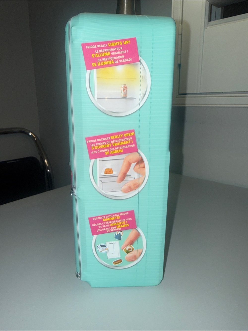 Zuru Mini Brands Fill the Fridge - 7 Exclusive Mini Minis, Ice Scoop, & Magnet - Picture 2 of 4